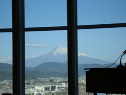 富士山が見える会議室