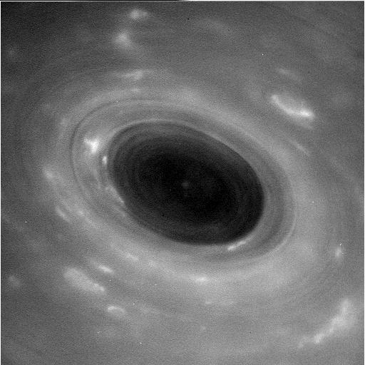 カッシーニがとらえた土星の大気の詳細写真