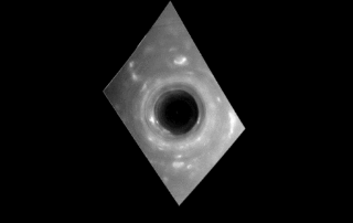 カッシーニが撮影した土星大気の画像をつなぎあわせたもの