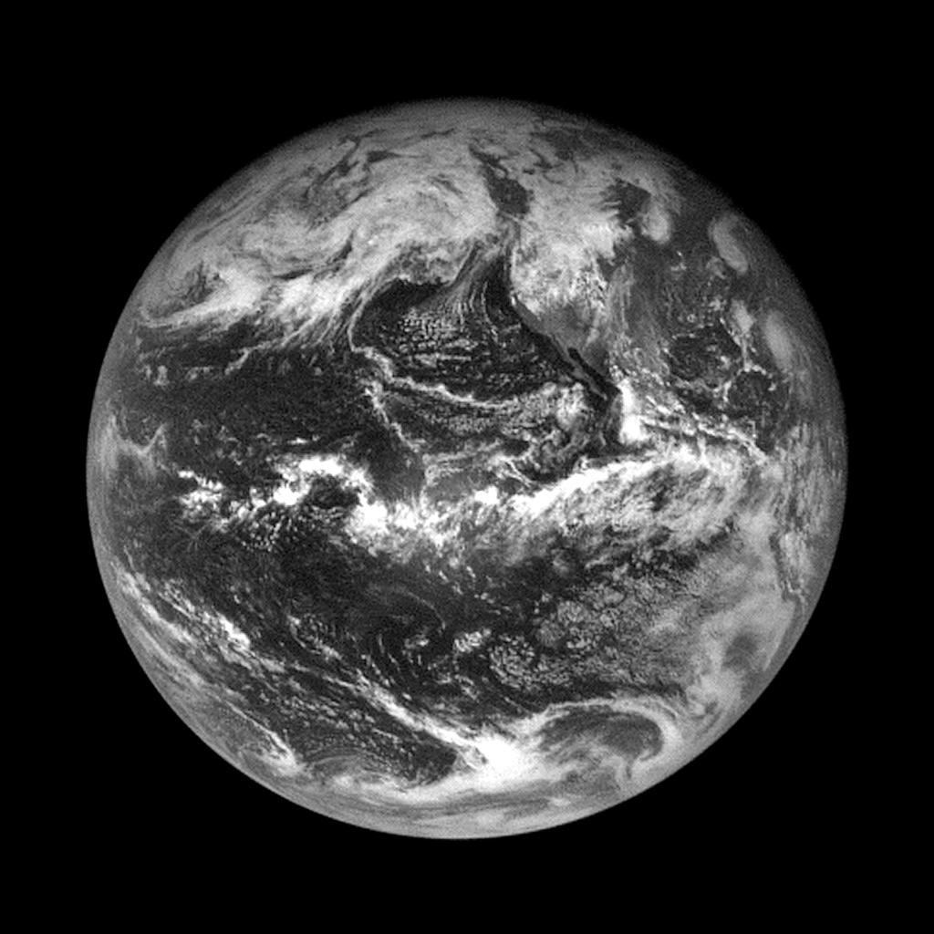 オサイレス・レックス（オサイレス・レックス）が撮影した地球のモノクロ画像