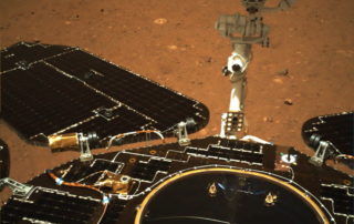 天問1号のローバーがはじめて撮影した写真(カラー)